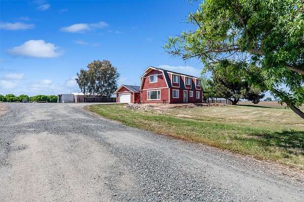 10 Acres of Land with Home for Sale in Terra Bella, California