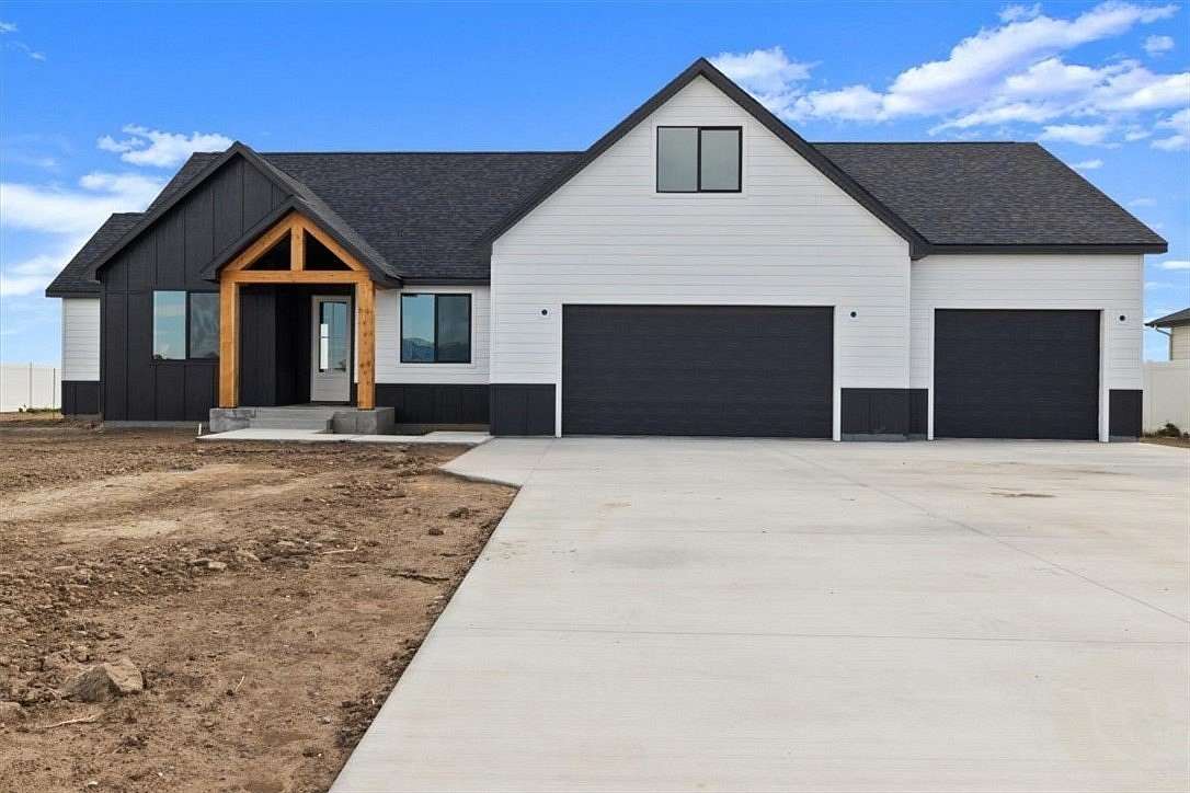 4 Acres of Residential Land with Home for Sale in Billings, Montana