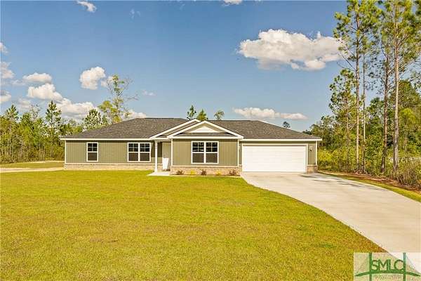 2.18 Acres of Residential Land with Home for Sale in Jesup, Georgia