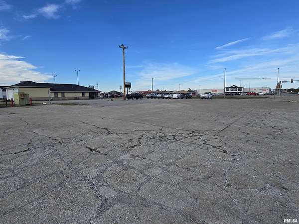 0.9 Acres of Commercial Land for Sale in Harrisburg, Illinois