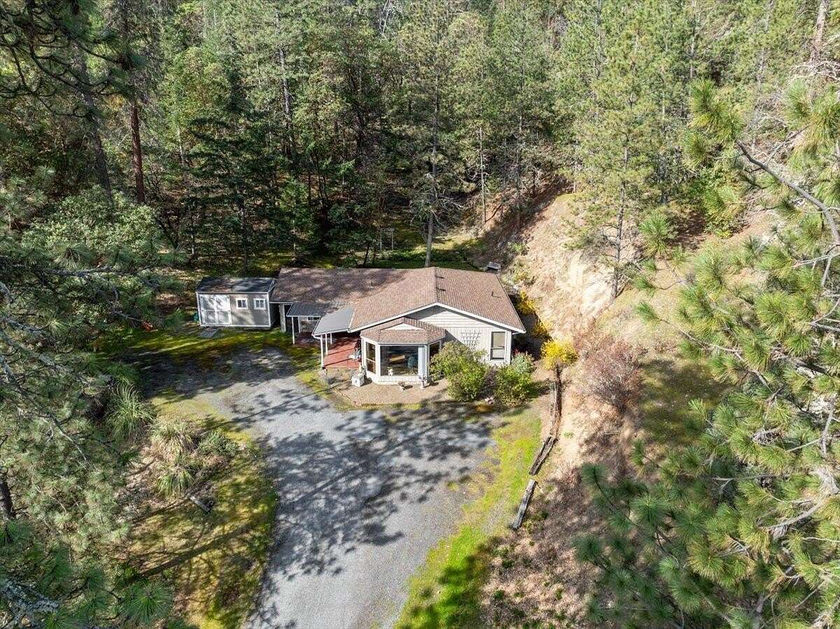 5 Acres of Residential Land with Home for Sale in Medford, Oregon