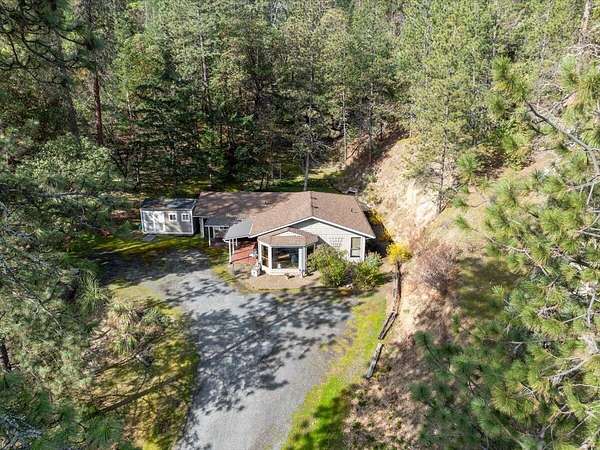 5 Acres of Land with Home for Sale in Medford, Oregon