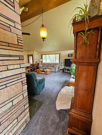23 Acres of Agricultural Land with Home for Sale in Milton-Freewater, Oregon