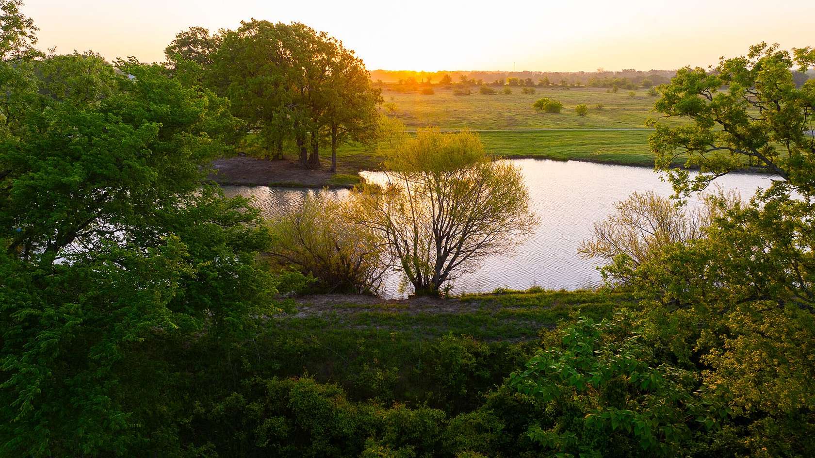 465 Acres of Land with Home for Sale in Donie, Texas