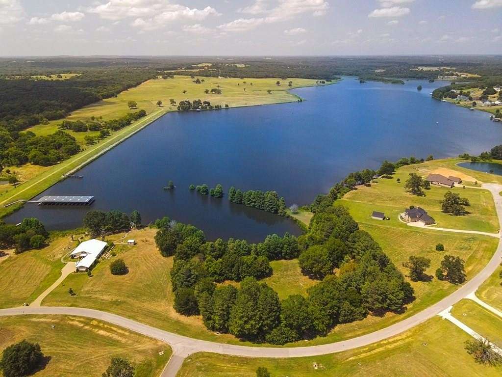 2 Acres of Residential Land for Sale in Athens, Texas