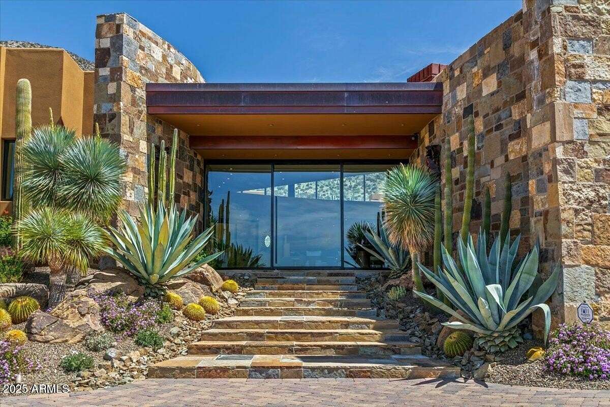 13.6 Acres of Land with Home for Sale in Scottsdale, Arizona