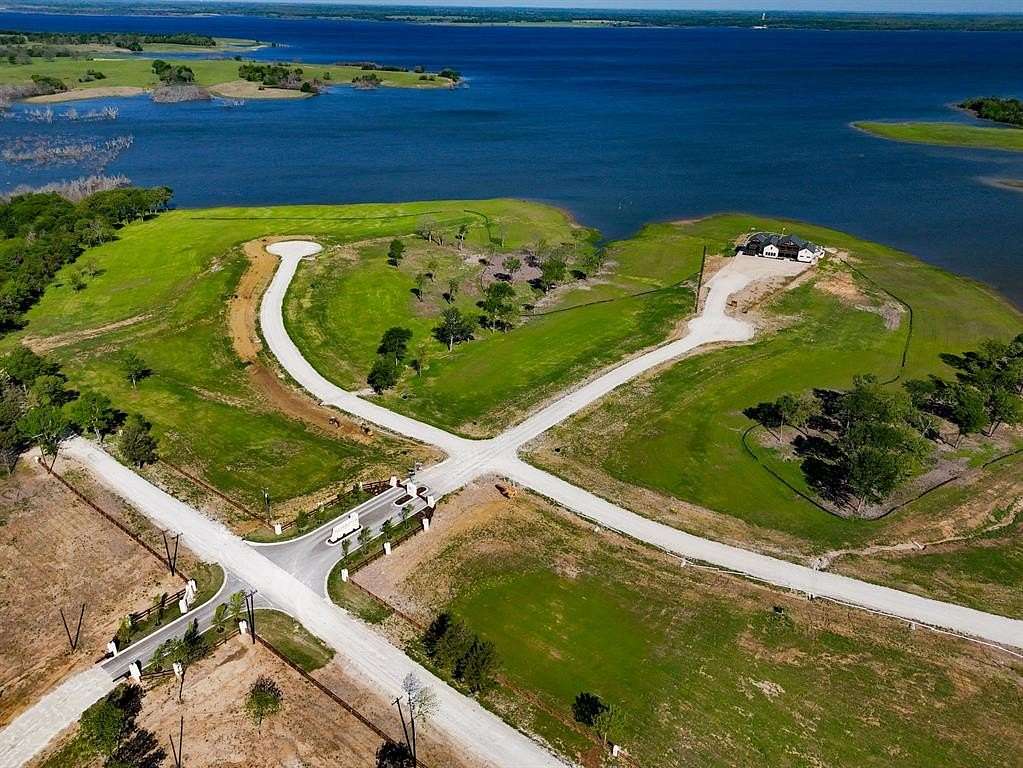 1.3 Acres of Residential Land for Sale in Windom, Texas