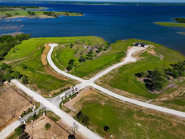 1.3 Acres of Residential Land for Sale in Windom, Texas