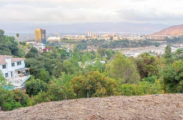 3.85 Acres of Land for Sale in Studio City, California