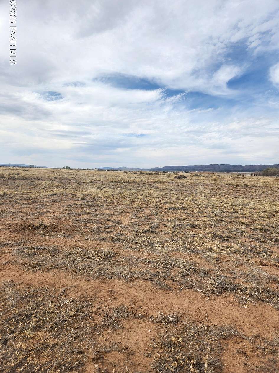 7 Acres of Land for Sale in Paulden, Arizona