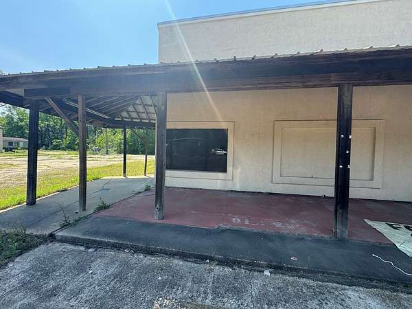 4 Acres of Improved Commercial Land for Sale in Kirbyville, Texas