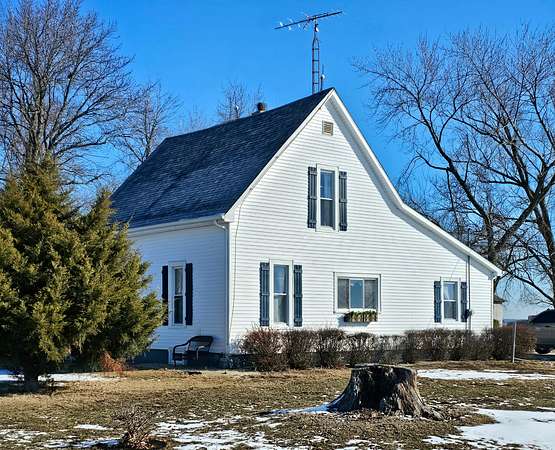 2 Acres of Residential Land with Home for Sale in Ridge Farm, Illinois