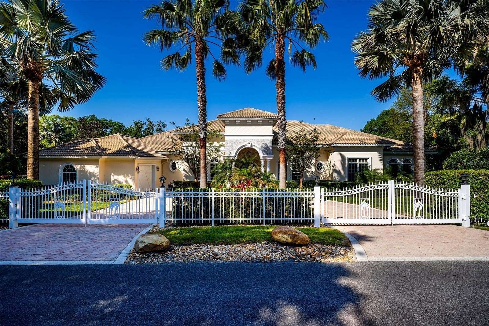 2.2 Acres of Residential Land with Home for Sale in Lake Mary, Florida