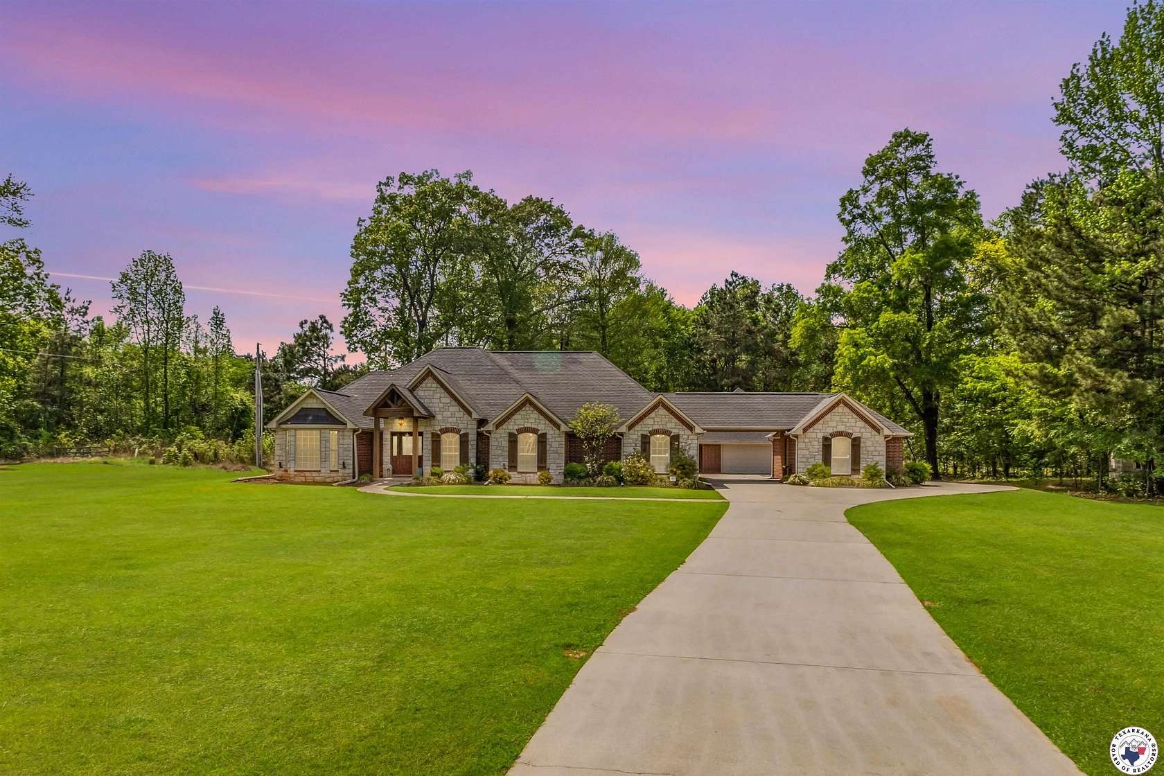 3 Acres of Residential Land with Home for Sale in Hooks, Texas