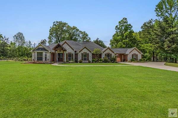 3 Acres of Residential Land with Home for Sale in Hooks, Texas