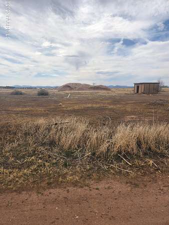 7 Acres of Land for Sale in Paulden, Arizona