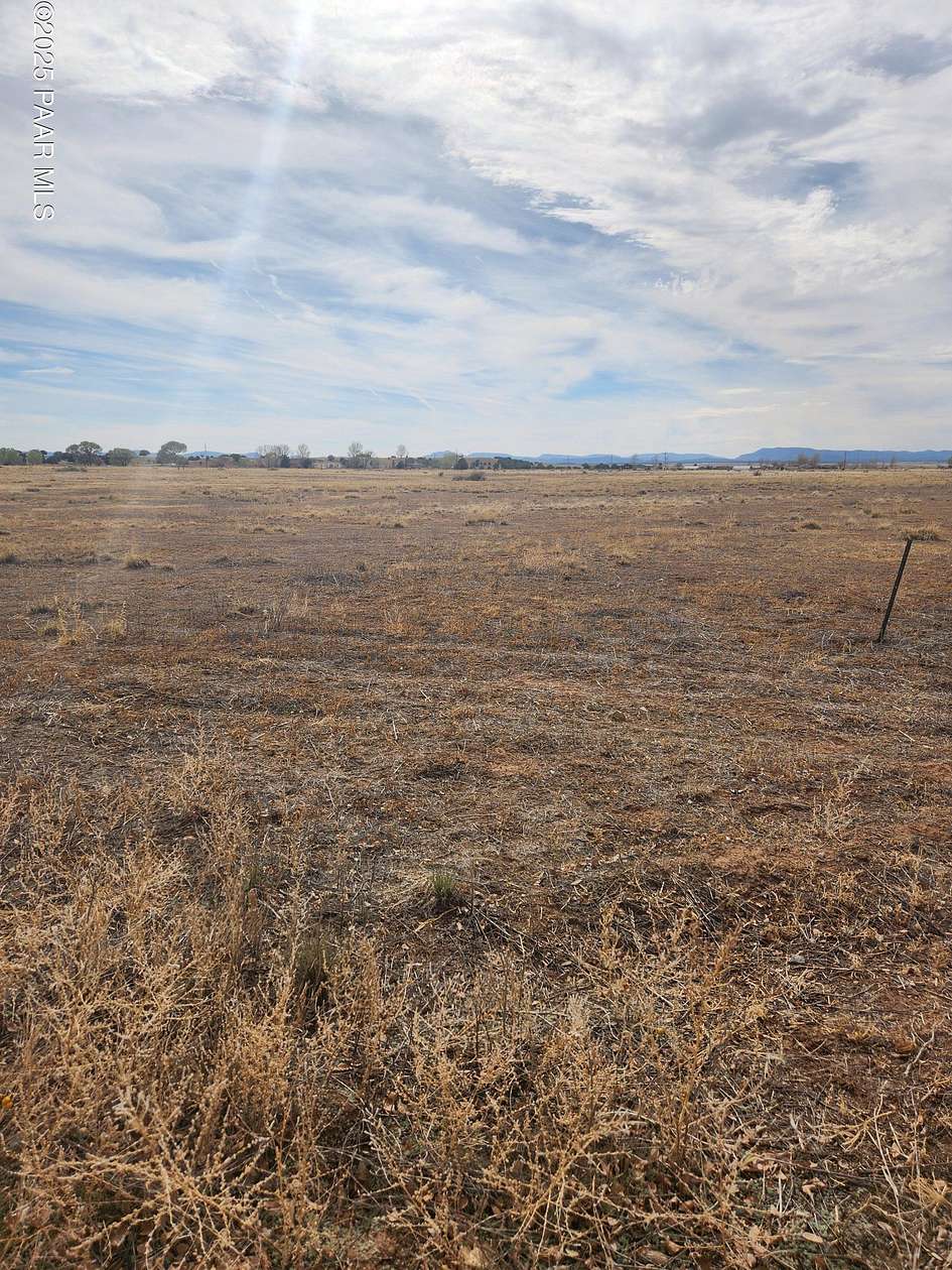 7 Acres of Land for Sale in Paulden, Arizona