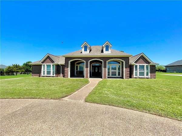 1.5 Acres of Improved Mixed-Use Land for Sale in Bryan, Texas