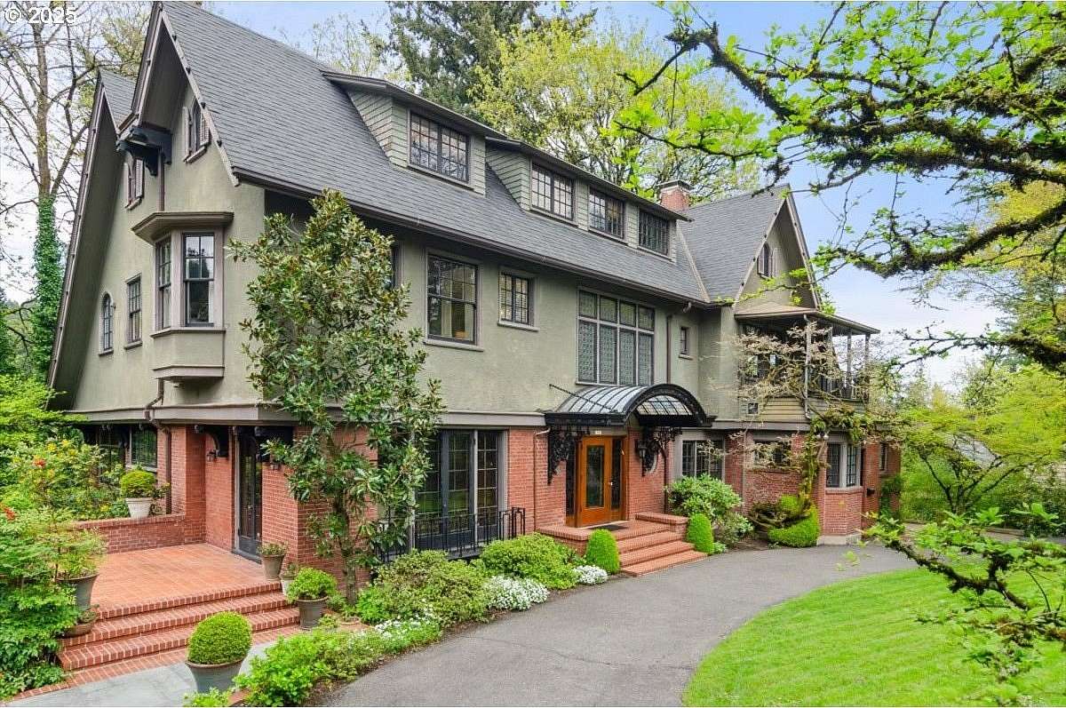 1.55 Acres of Residential Land with Home for Sale in Portland, Oregon