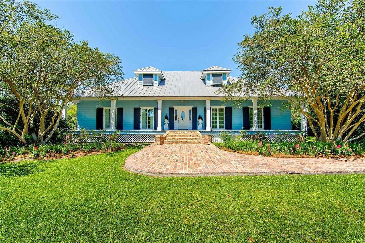 1.52 Acres of Improved Mixed-Use Land for Sale in Larose, Louisiana