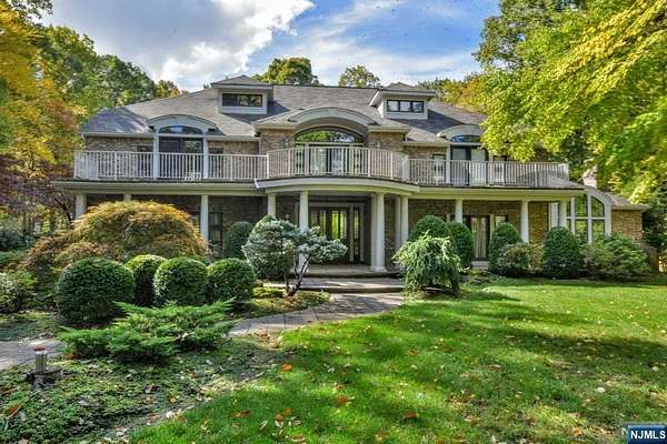 1.52 Acres of Residential Land with Home for Sale in Kinnelon, New Jersey