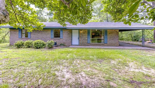 1.6 Acres of Residential Land with Home for Sale in Vicksburg, Mississippi