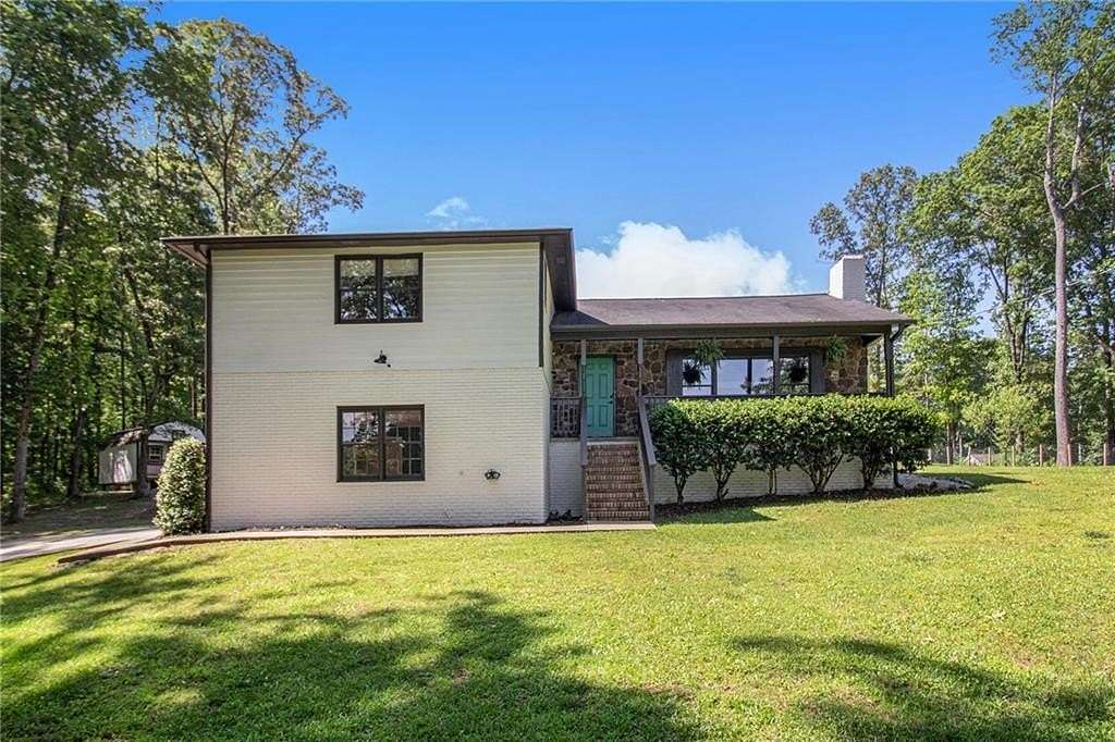 1.5 Acres of Residential Land with Home for Sale in Villa Rica, Georgia