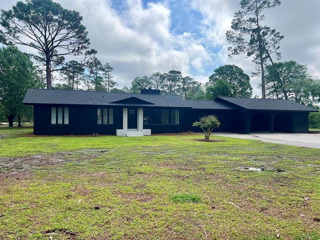 1.56 Acres of Residential Land with Home for Sale in Baxley, Georgia