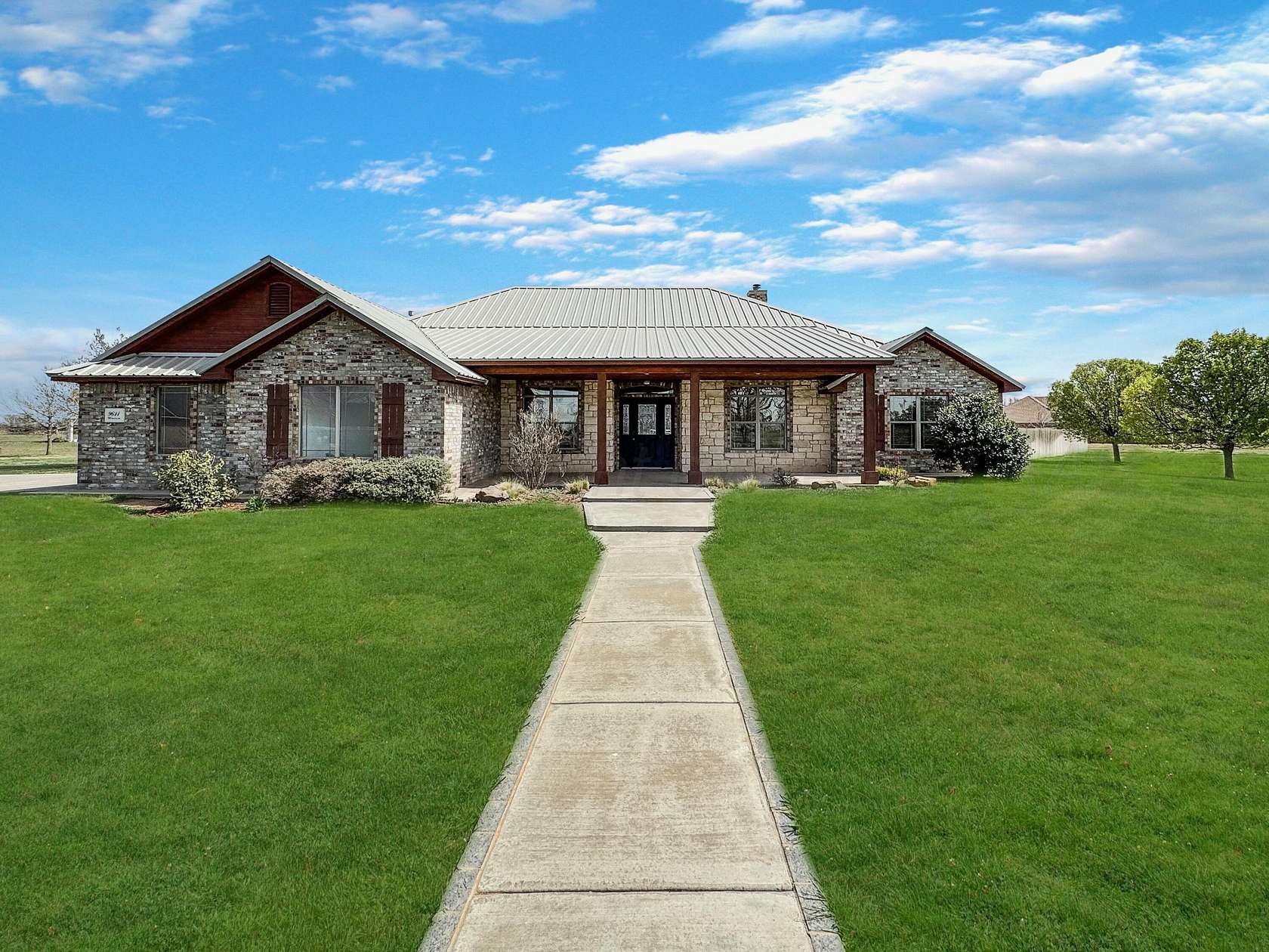 1.6 Acres of Residential Land with Home for Sale in Amarillo, Texas