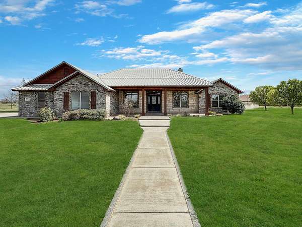 1.6 Acres of Residential Land with Home for Sale in Amarillo, Texas