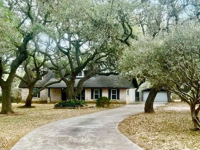 1.5 Acres of Residential Land with Home for Sale in Beeville, Texas