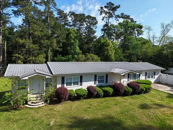 1.78 Acres of Residential Land with Home for Sale in Pavo, Georgia