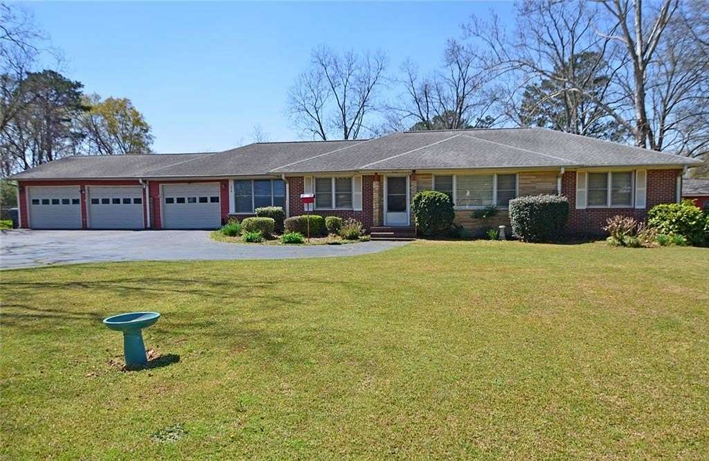 1.77 Acres of Improved Mixed-Use Land for Sale in Locust Grove, Georgia