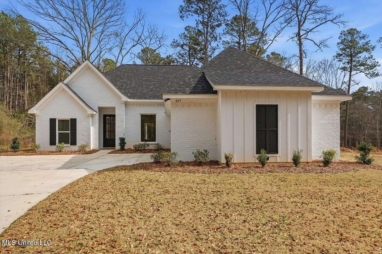 2 Acres of Residential Land with Home for Sale in Magee, Mississippi