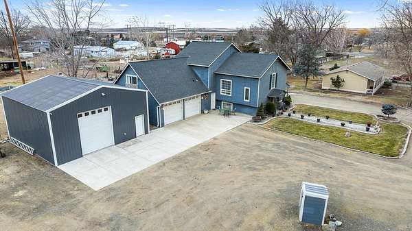 1.5 Acres of Residential Land with Home for Sale in Burbank, Washington