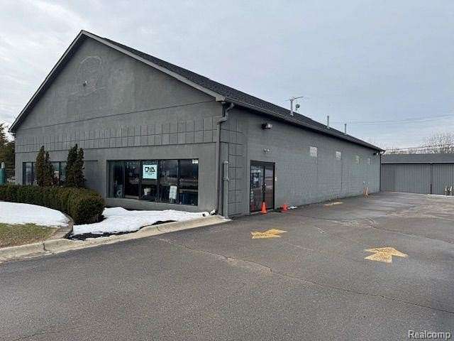 1.52 Acres of Improved Commercial Land for Sale in Waterford, Michigan