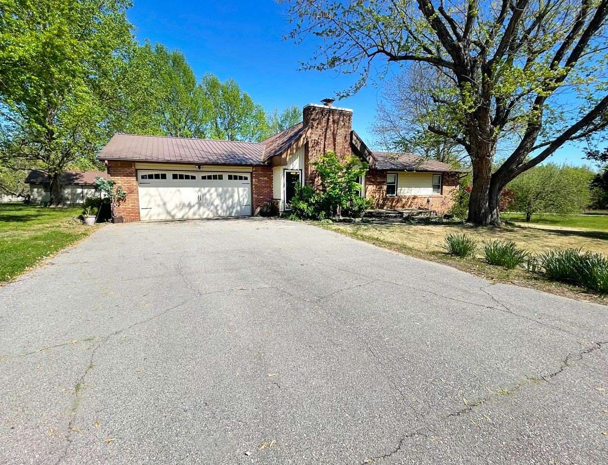 1.8 Acres of Residential Land with Home for Sale in Campbell, Missouri