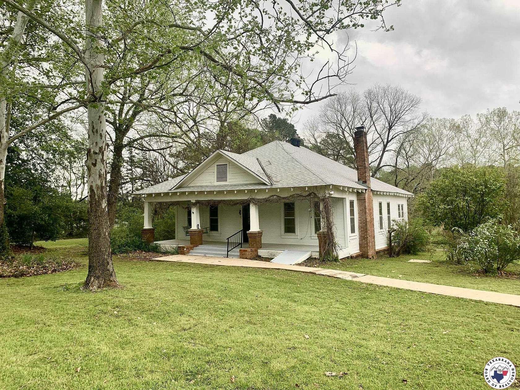 1.5 Acres of Residential Land with Home for Sale in Atlanta, Texas