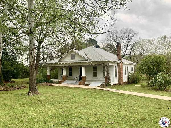 1.5 Acres of Residential Land with Home for Sale in Atlanta, Texas