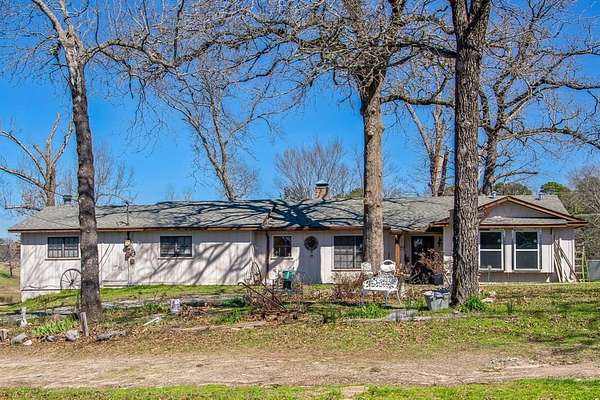 1.76 Acres of Residential Land with Home for Sale in Mineola, Texas