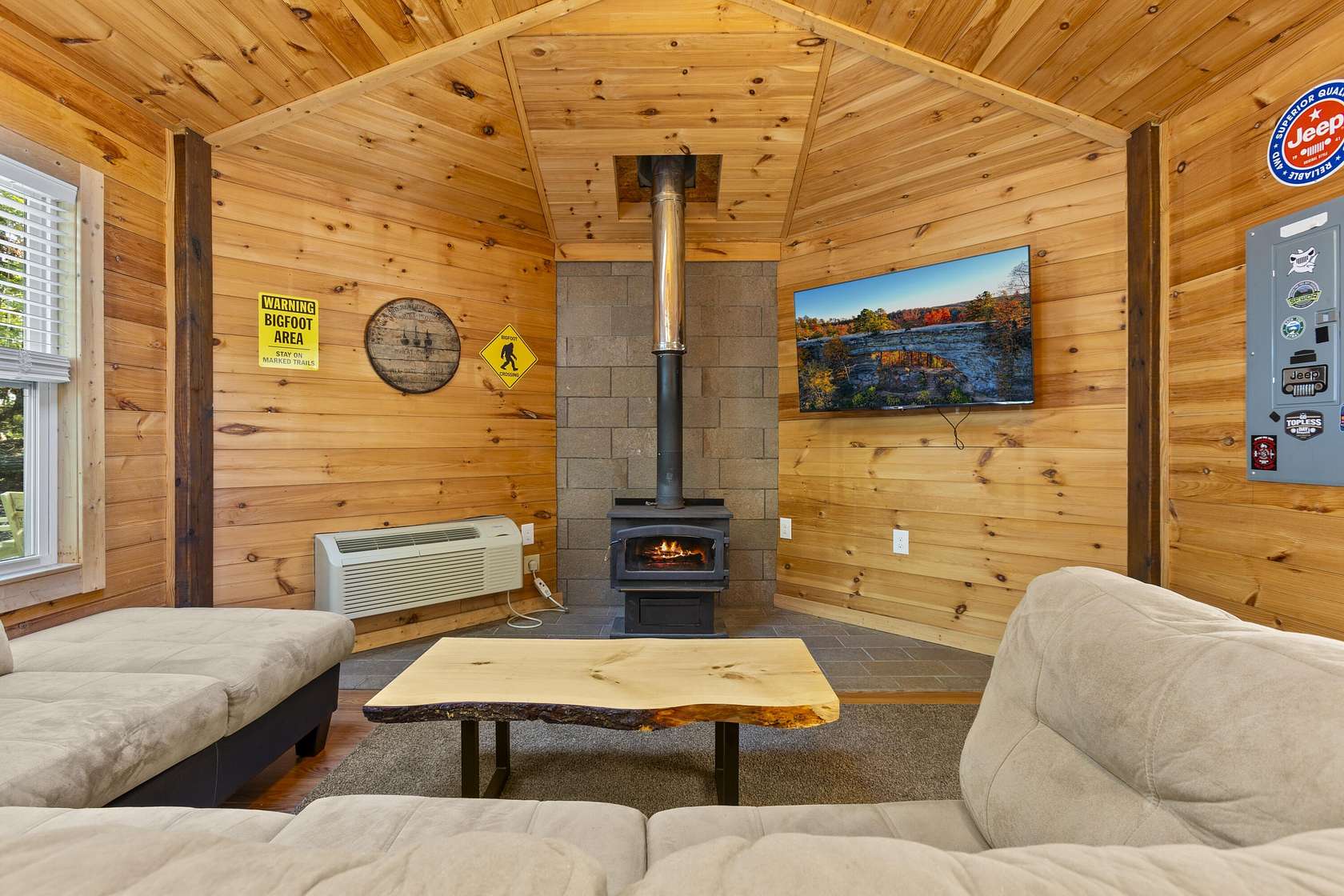 1.6 Acres of Residential Land with Home for Sale in Beattyville, Kentucky