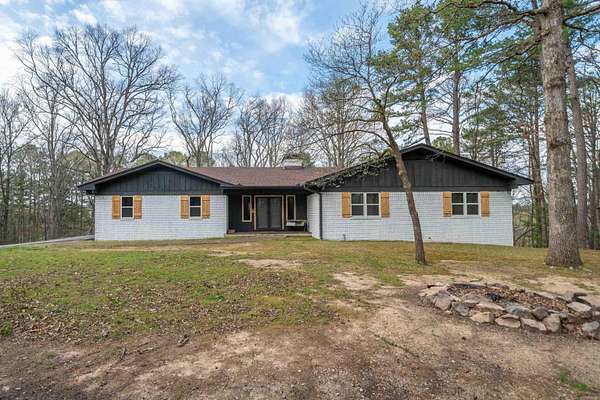1.67 Acres of Residential Land with Home for Sale in Hot Springs, Arkansas