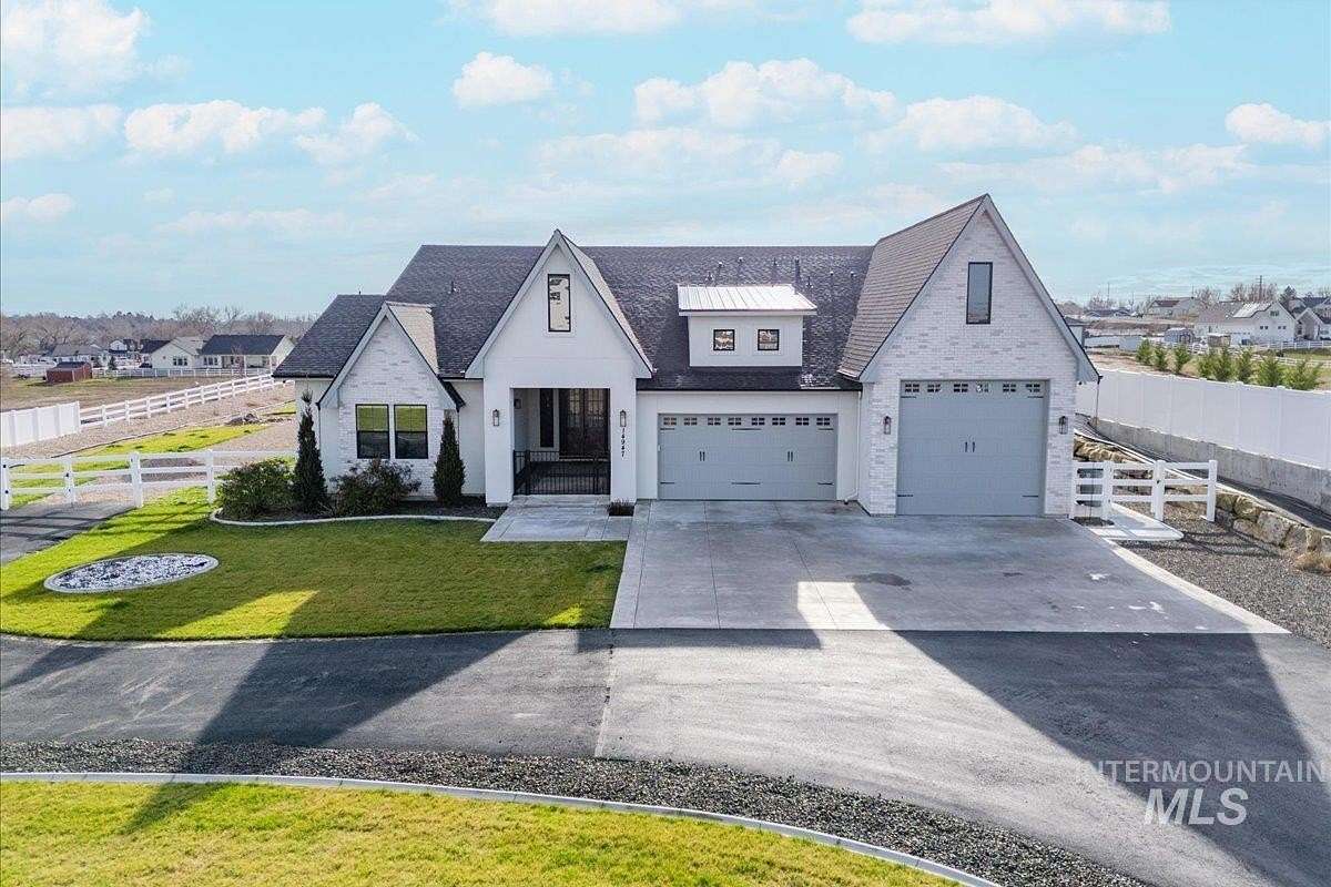 1.88 Acres of Residential Land with Home for Sale in Caldwell, Idaho