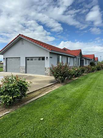 1.84 Acres of Residential Land with Home for Sale in Lemoore, California