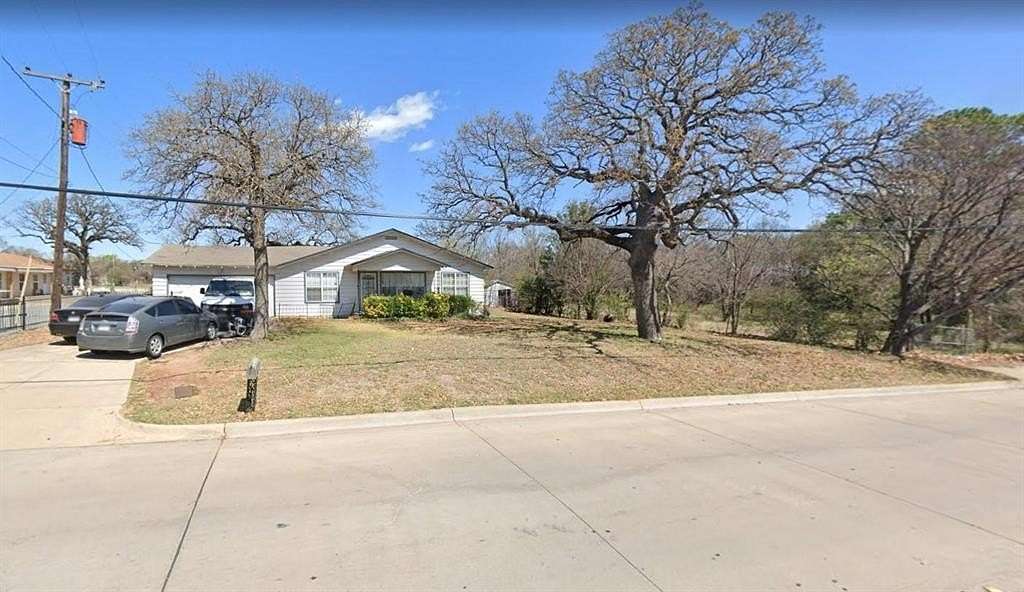 1.25 Acres of Improved Mixed-Use Land for Sale in Forest Hill, Texas