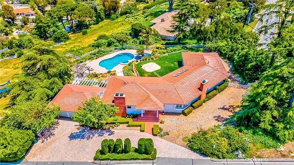 1.61 Acres of Residential Land with Home for Sale in Rolling Hills, California