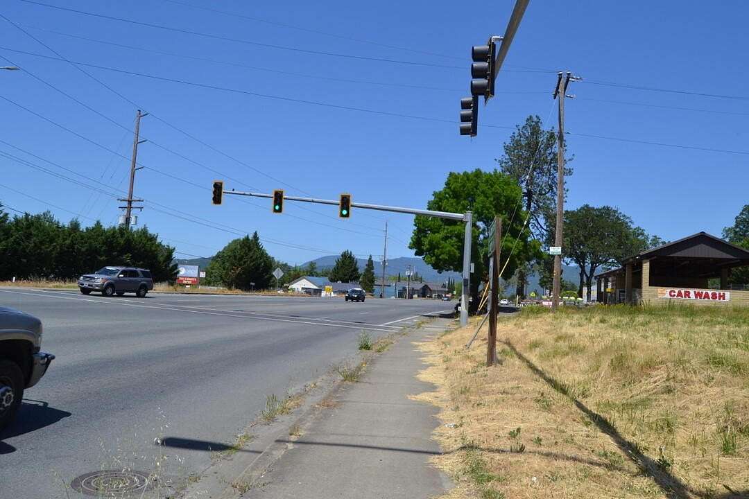 1.69 Acres of Commercial Land for Sale in Grants Pass, Oregon