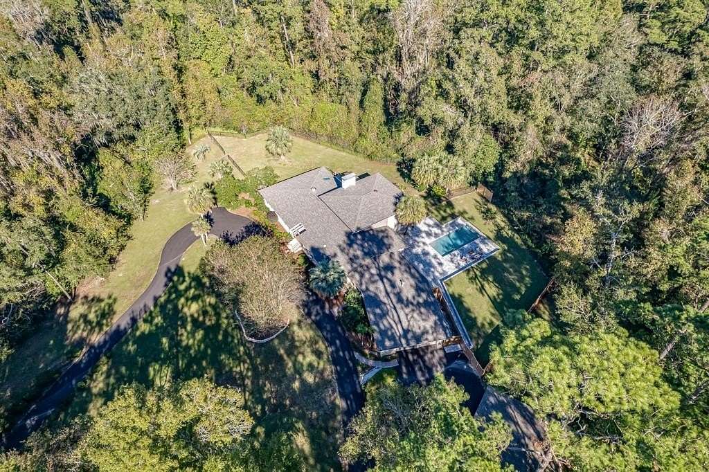 2 Acres of Residential Land with Home for Sale in Tallahassee, Florida