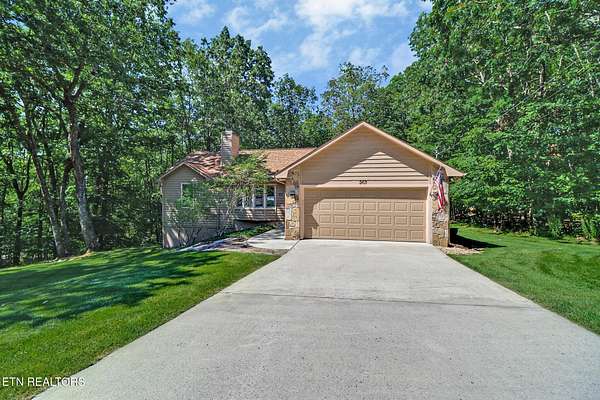 1.77 Acres of Residential Land with Home for Sale in Crossville, Tennessee