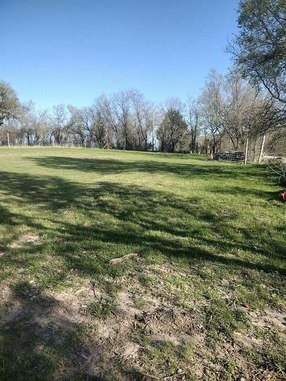 2 Acres of Residential Land for Sale in Ennis, Texas